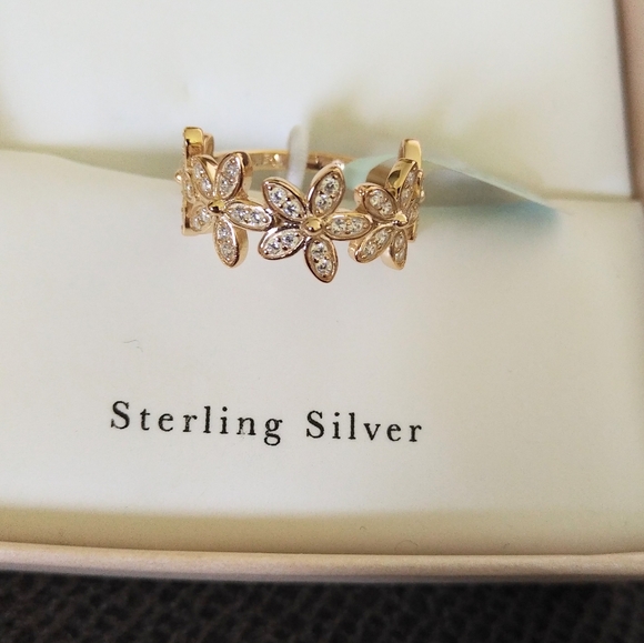 ✨️HP 2X✨️ Ava Ro🚣 Connecting Gold💛 Flowers🌼 Ring💍 - Picture 15 of 16